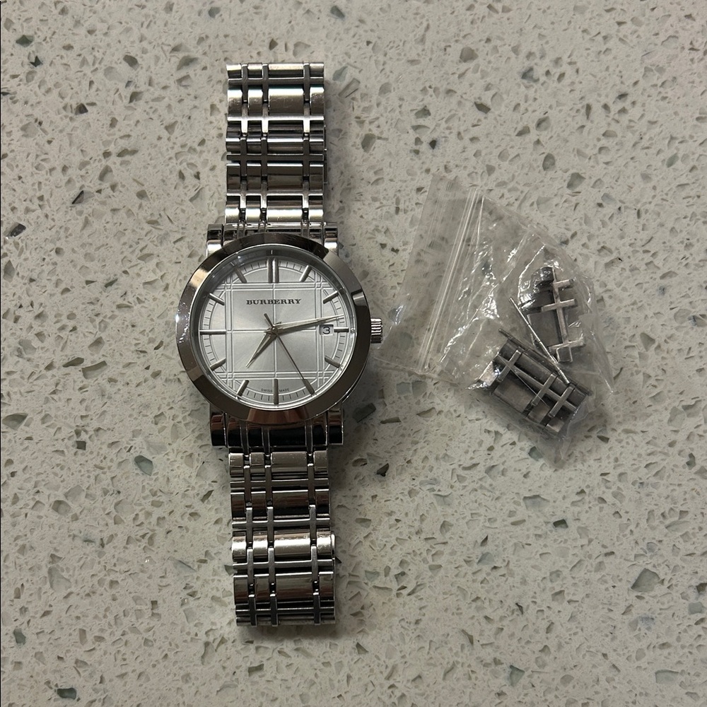 Burberry Heritage Mens Analogue Quartz Watch with Stainless Steel Bracelet BU135